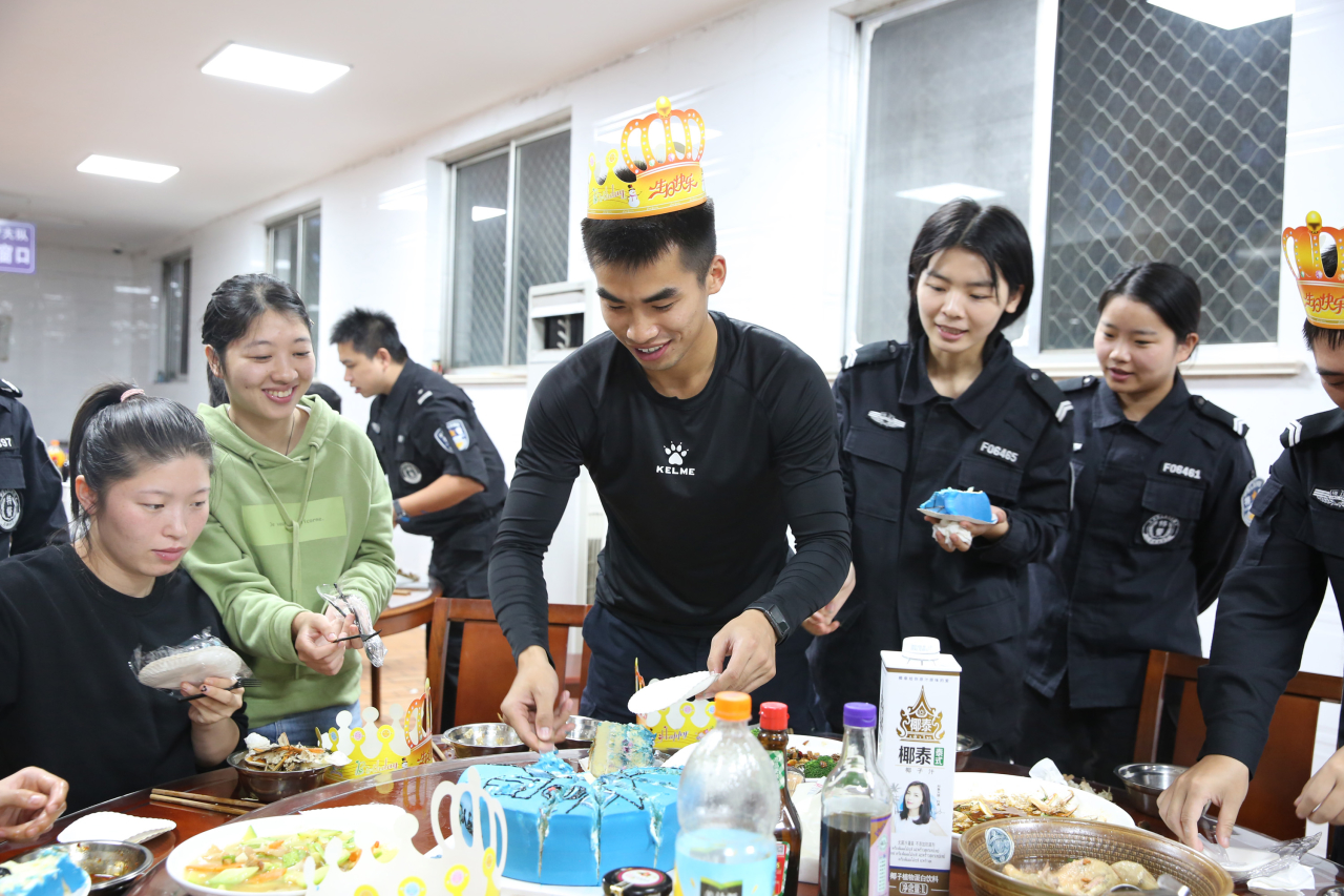 ​集体生日月月过